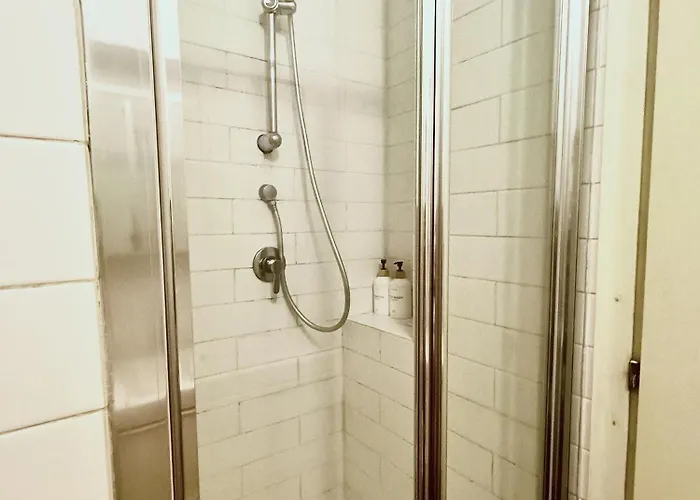 The Red Suite In Florence With Free Parking